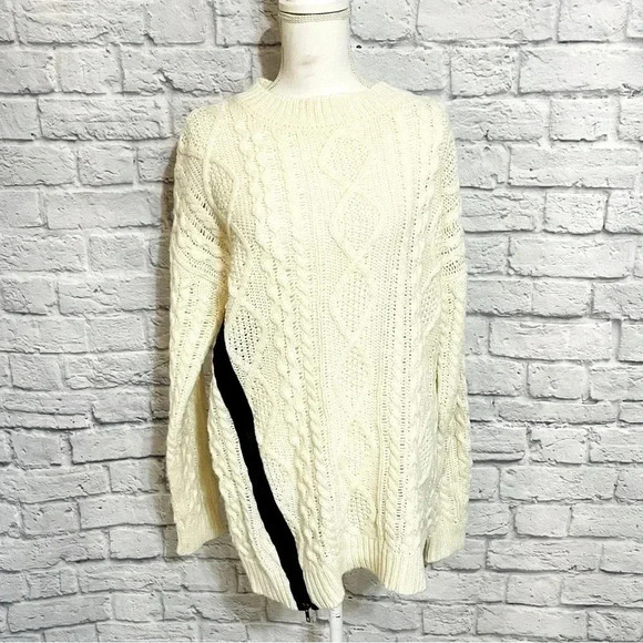 J.O.A. Cable Knit Side Zip Classic Style Tunic Sweater Size Medium - Picture 2 of 8